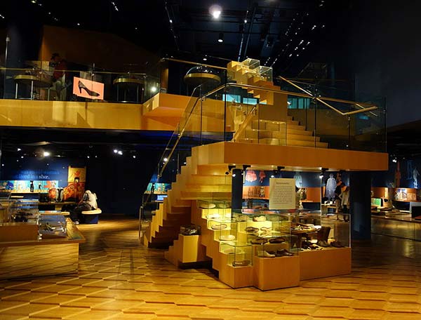 فضای داخلی موزه کفش کانادا